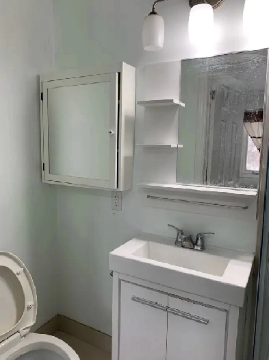 master bedroom with washroom for rent Image# 1