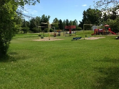 3 bedroom house Quiet/Clean in Joffre 20 minutes from Red Deer Image# 1