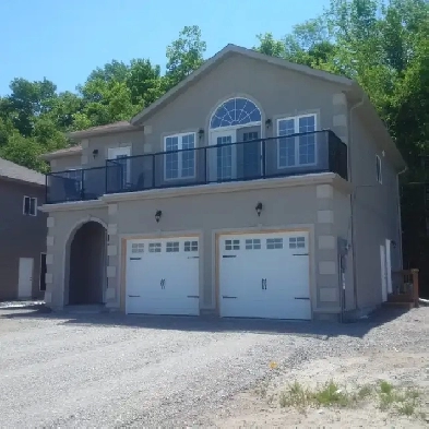 Luxury 3 Bedroom Executive Suite Apartment in Midland ON Image# 1