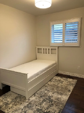 Room for rent in house Bowmanville Image# 1