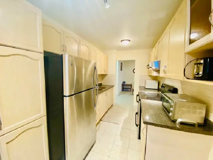 GROUND-LEVEL LARGE CORNER SUITE 4RENT IN ETOBICOKE 401 & KIPLING