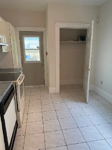 133 King St Downtown 2 bedrooms $1550. Move In Image# 1