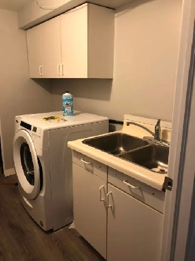 VERY BRIGHT ROOM BATHURST & STEELESNORTH YORK STEPS TO PLAZA/BUS Image# 2