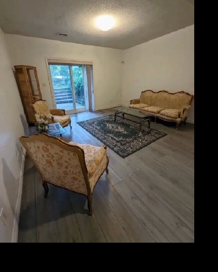 walkout Basement Private Room Bayview & Finch Image# 5