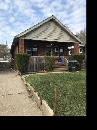 For Law, Education, Serious Female U of W Students 3 bdrm house Image# 1