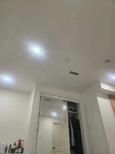 LOOKING FOR A PRIVATE ROOM Image# 1