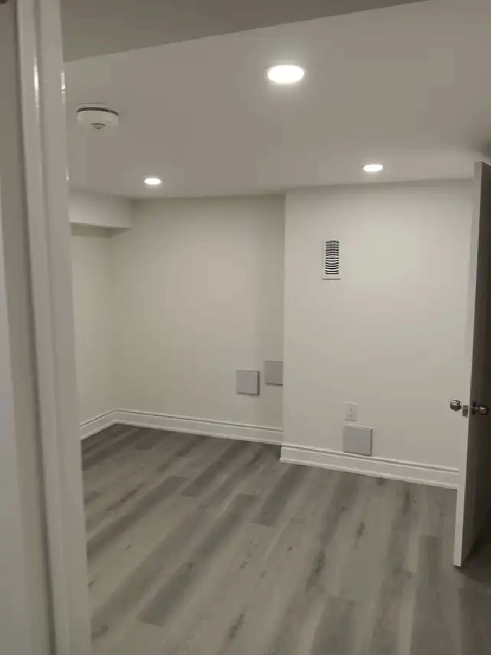 Beautiful 2 bedroom basement for rent