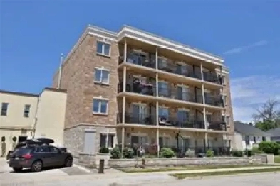 Gorgeous One Bedroom Condo in Trendy Kerr Village for Rent Image# 1