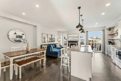 Stylish 3-Bed Townhome on Quiet Cul-de-Sac   Finished Basement Image# 4