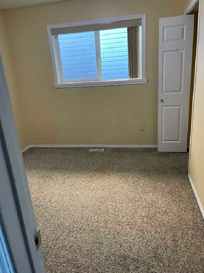 upstairs bedroom for rent