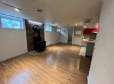 Beau 4½ s-s bungalow inclus électricité/chauffage Image# 6