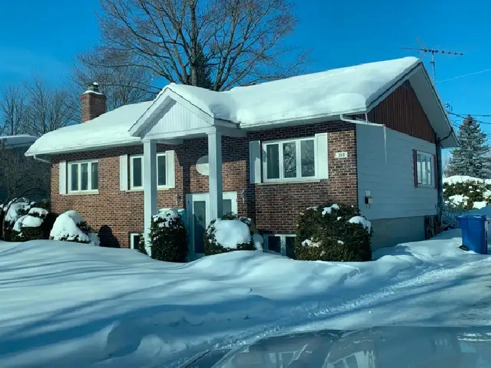 REZ-DE-CHAUSSÉE DE BUNGALOW À LOUER À ST-FELIX DE-VALOIS