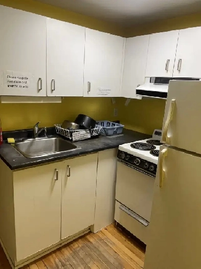 Sandyhill area- quiet- clean-smoke free Image# 1