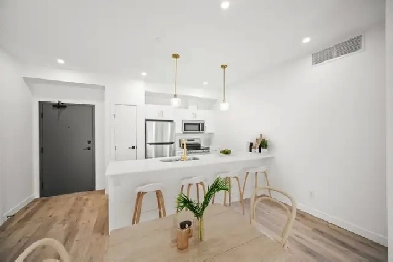 LUXURY 2 Bed 2 Bath! Located In Garden City! Image# 1