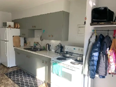 For Rent two Bedroom One Bathroom 2nd floor Suite $1550