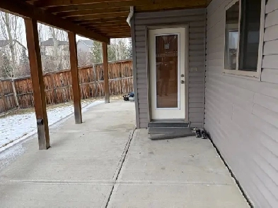 Executive Large 1-Bedroom Legal Walkout Suite – Panorama NW Image# 3