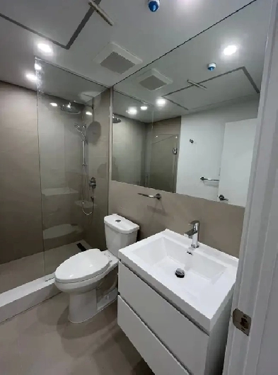 renovated one bedroom Victoria park and St clair  ID 4390