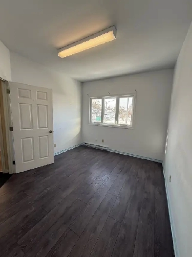 Business Room for rent