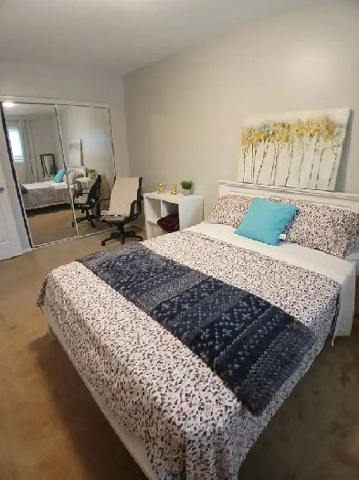 Bright Furnished Spacious Upstairs Room