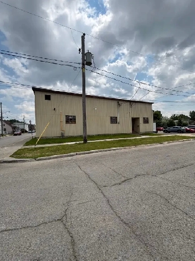 LOCAL COMMERCIAL 3200pc  JOLIETTE