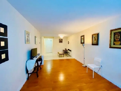 TORONTO 4 RENT GROUNDLEVEL LARGE CORNER SUITE  401  KIPLING
