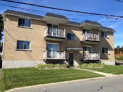 4.5 pour 55 ans et  , tout près du lac Boivin à Granby Image# 1