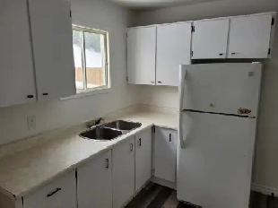 Elliot Lake: 3 bedroom semi detached house for rent Image# 1