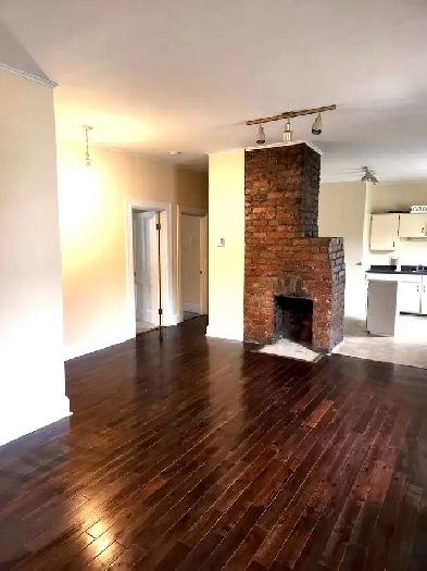 2 Bedroom 2nd Floor Apartment Downtown, No Pets, Text to View