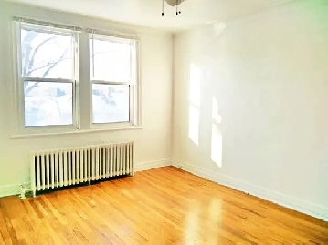 WOW! BEAU GRAND 7 1/2 - 4 CAC - QUARTIER SUPER CHIC - MONT ROYAL Image# 7