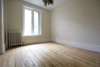 Spacious 2 Bedroom   Flex Spaces Overlooking Park - Lower Town Image# 1