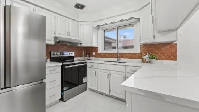 Detached Bungalow for Lease Image# 1