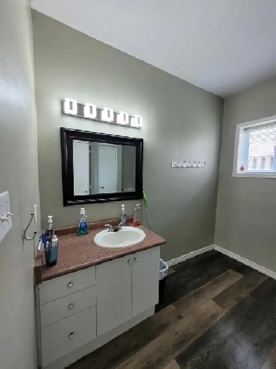 Room next to Fanshawe college also min walk to bus stop. Image# 1