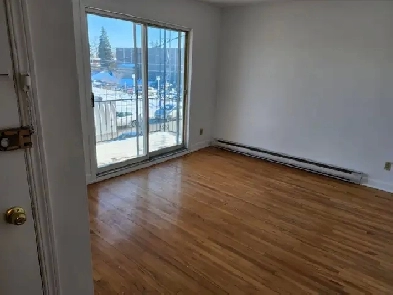 4 1/2 A louer a Lemoyne sur la rue René-Philippe Image# 1