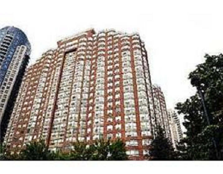 2 Bed, 2 Bath Corner Unit – Square One Location (March 1, 2026)