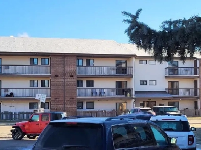 Wildwood area 2 bed   den. Perfect for students! Image# 1