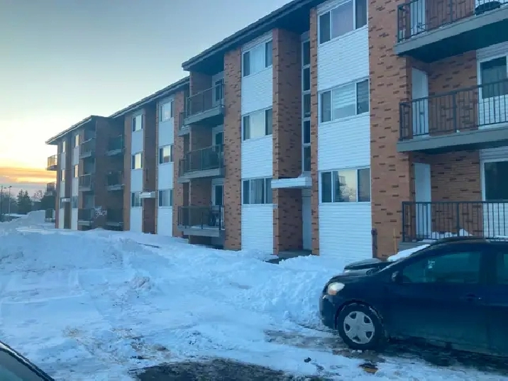 1 1/2 TOUT INCLUS à Ste-Foy pour JUILLET