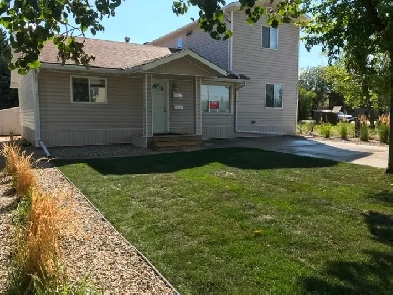 10531  104 Ave  Bear Creek  3 beds 2 baths  Utilities Incl