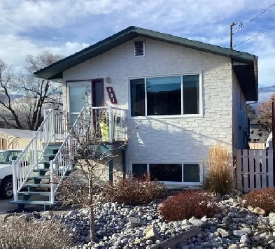 2 HOUSES FOR SALE IN PENTICTON.......SIDE BY SIDE !
