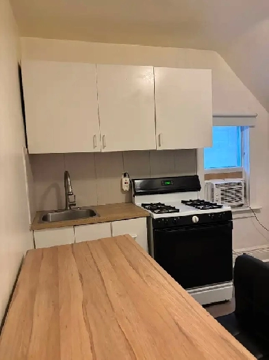 Core downtown Toronto. $1,075 per month, available March 1. Image# 1