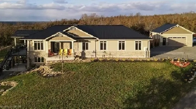 Modern 2 Bedroom Apartment - Lower level of house