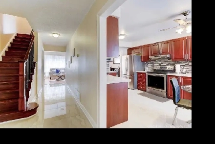 4 Bedroom Luxury House For Rent in Scarborough - April 1 Image# 1