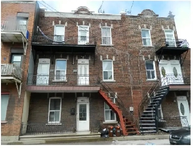 5.5 Rénové qualité condo terrasse, thermopompe,tourbillom Image# 1