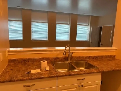 large and bright 2 bedroom apartment available Image# 1