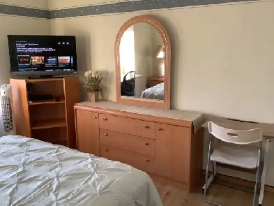 Bedroom, All Inclusive, Your Own Bathroom, Sandstone NW Calgary Image# 1