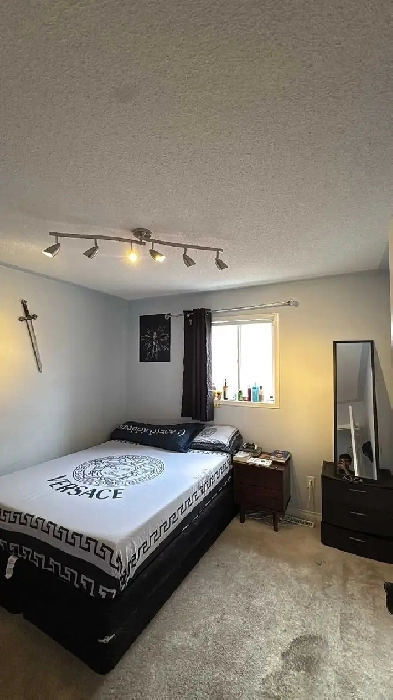 ROOM AVAILABLE FOR RENT