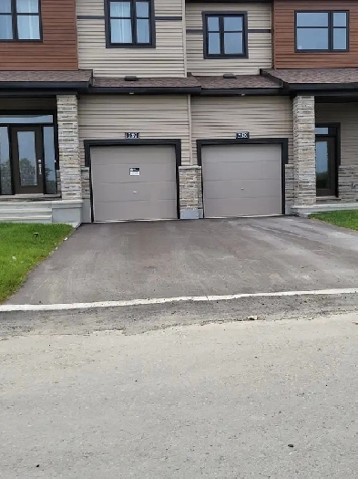 3-Bed / 2.5-Bath Modern Townhome in Barrhaven – Avail. March 1 Image# 7