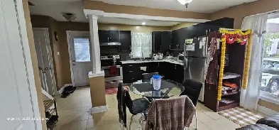3 BEDROOM HOUSE FOR RENT  AT BRAMPTON, RENT =2300 50% UTILITY