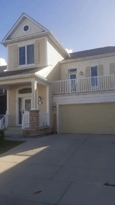 Attractive 3Bed Den, 2.5Bath House for rent in Windsong, Airdrie Image# 1