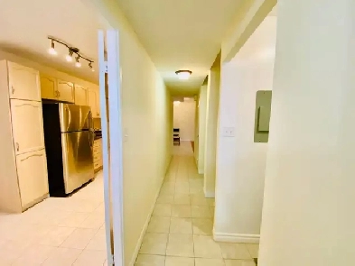 TORONTO 4 RENT GROUND-LEVEL LARGE CORNER SUITE | 401 & KIPLING!