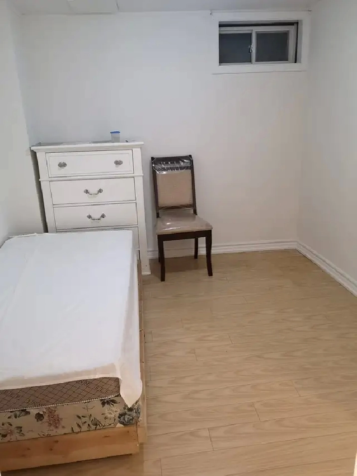 Room with Private Bathroom in Central Mississauga